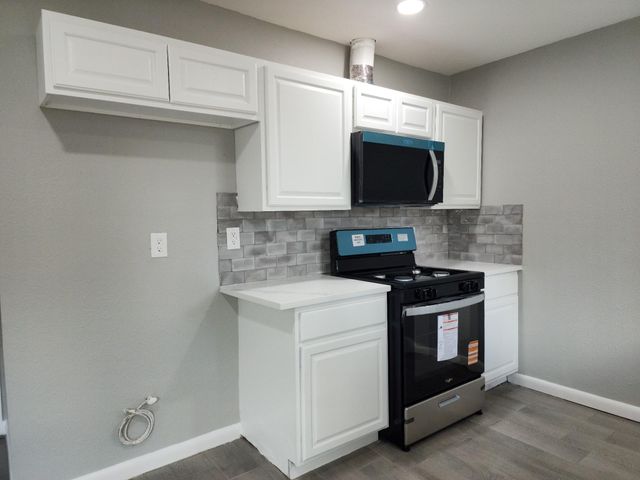 5914 Newquay Street, Houston, TX 77085