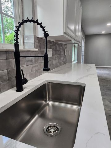 5914 Newquay Street, Houston, TX 77085