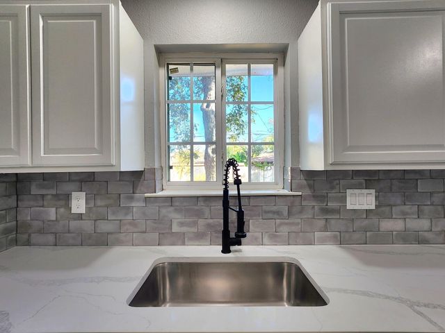 5914 Newquay Street, Houston, TX 77085