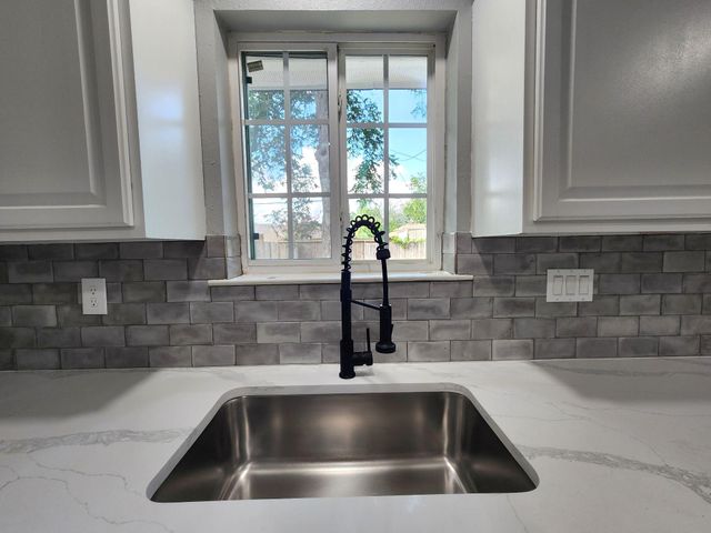 5914 Newquay Street, Houston, TX 77085