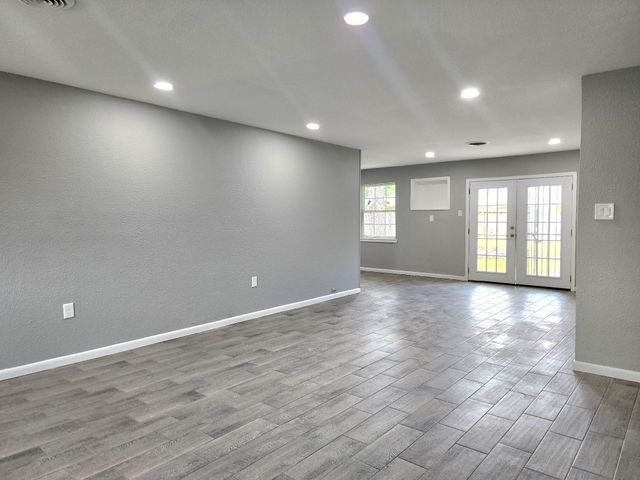 5914 Newquay Street, Houston, TX 77085