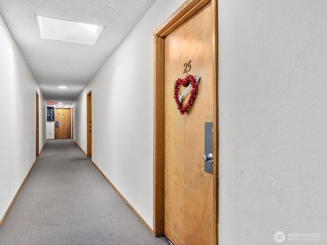 6325 Evergreen Way, Everett, WA 98203