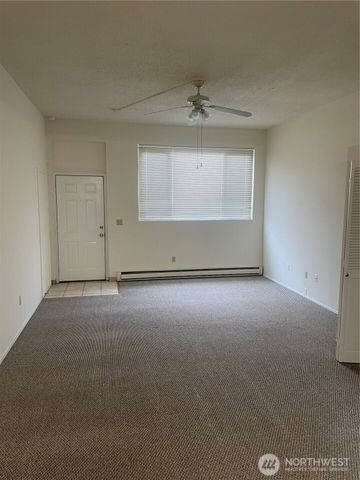 6325 Evergreen Way, Everett, WA 98203