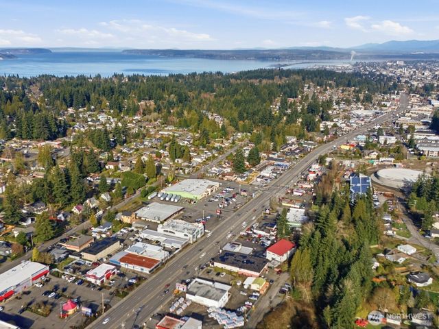 6325 Evergreen Way, Everett, WA 98203