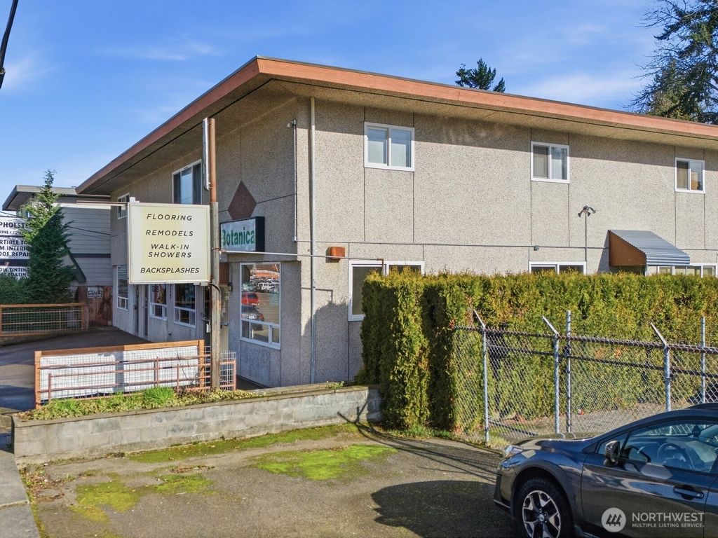 6325 Evergreen Way, Everett, WA 98203