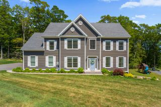 33 Arbor Crossing, East Lyme, CT 06333