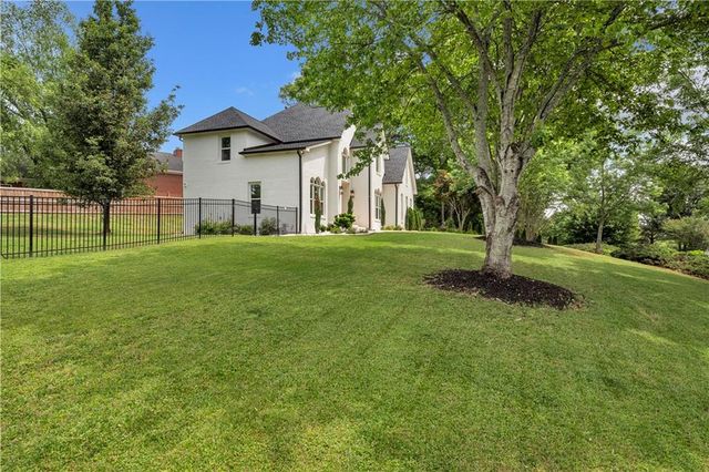 4221 Willow Oak Drive, Gainesville, GA 30506