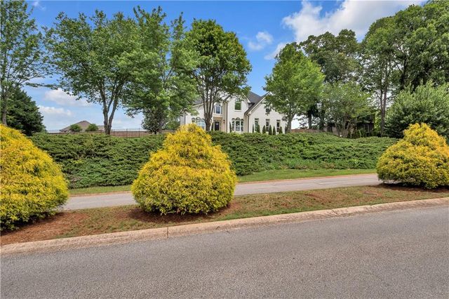 4221 Willow Oak Drive, Gainesville, GA 30506