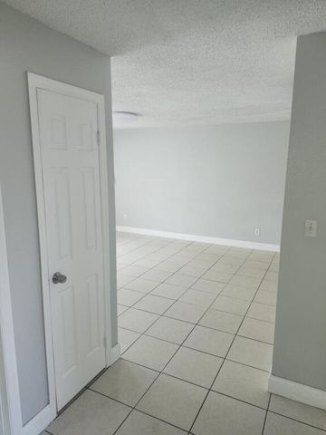 610 Holly Avenue, Fort Pierce, FL 34982