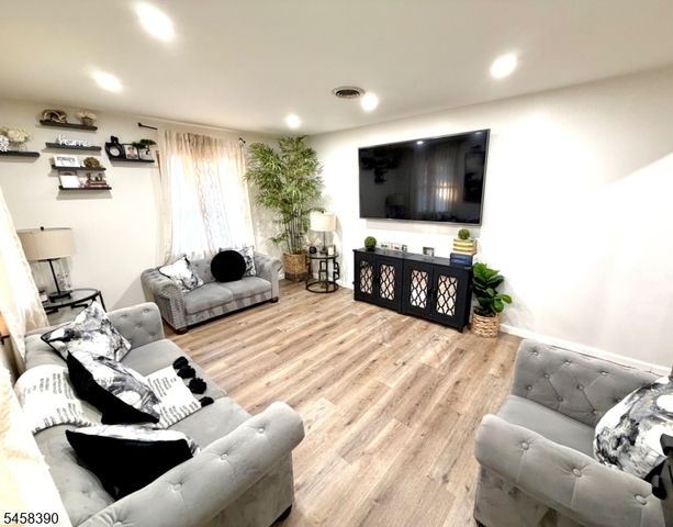 26 Coney Rd, Little Falls Twp., NJ 07424