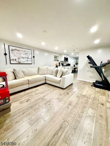 26 Coney Rd, Little Falls Twp., NJ 07424