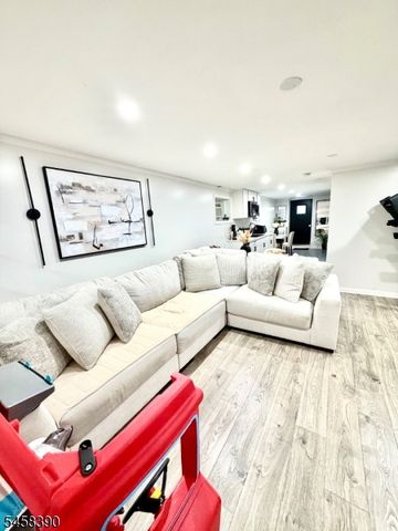 26 Coney Rd, Little Falls Twp., NJ 07424