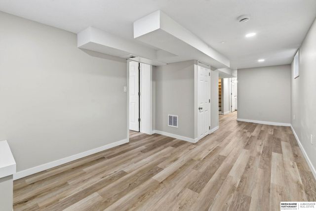 7205 Minne Lusa Boulevard, Omaha, NE 68112