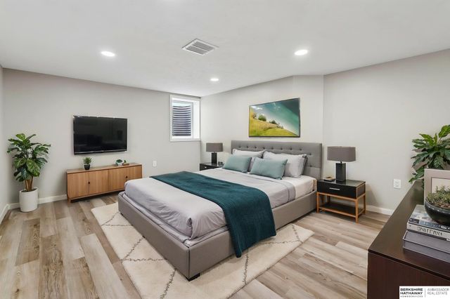 7205 Minne Lusa Boulevard, Omaha, NE 68112