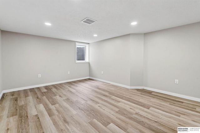 7205 Minne Lusa Boulevard, Omaha, NE 68112