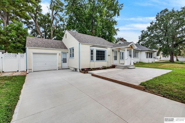 7205 Minne Lusa Boulevard, Omaha, NE 68112