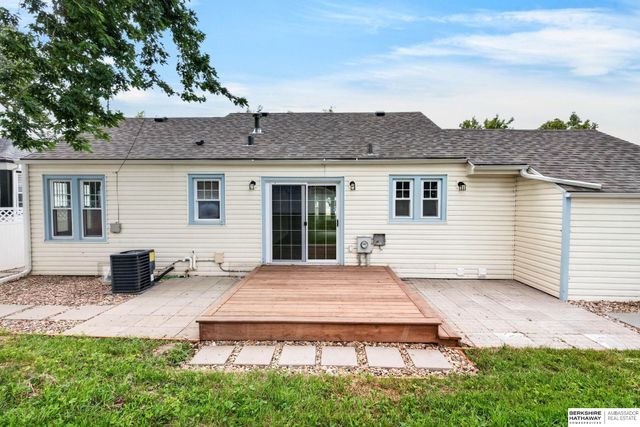 7205 Minne Lusa Boulevard, Omaha, NE 68112