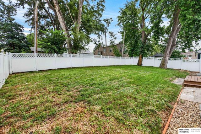 7205 Minne Lusa Boulevard, Omaha, NE 68112