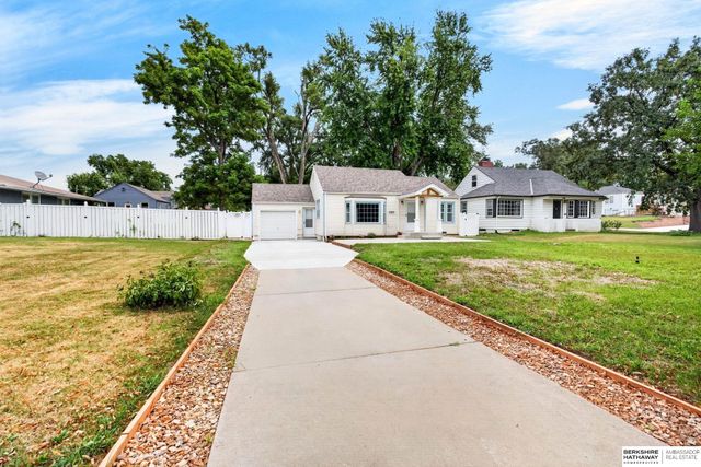 7205 Minne Lusa Boulevard, Omaha, NE 68112