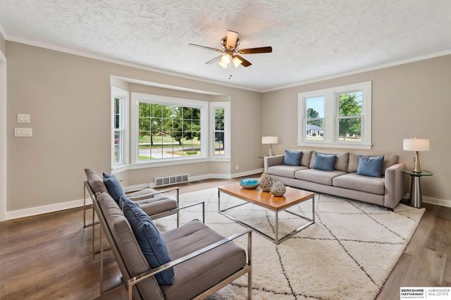7205 Minne Lusa Boulevard, Omaha, NE 68112