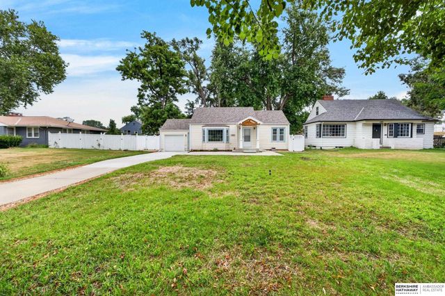 7205 Minne Lusa Boulevard, Omaha, NE 68112