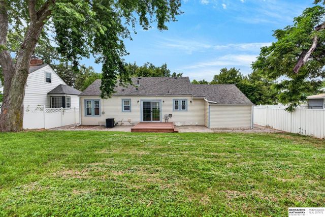 7205 Minne Lusa Boulevard, Omaha, NE 68112