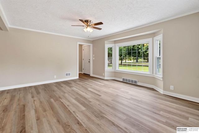 7205 Minne Lusa Boulevard, Omaha, NE 68112