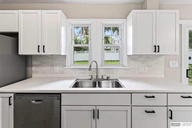 7205 Minne Lusa Boulevard, Omaha, NE 68112