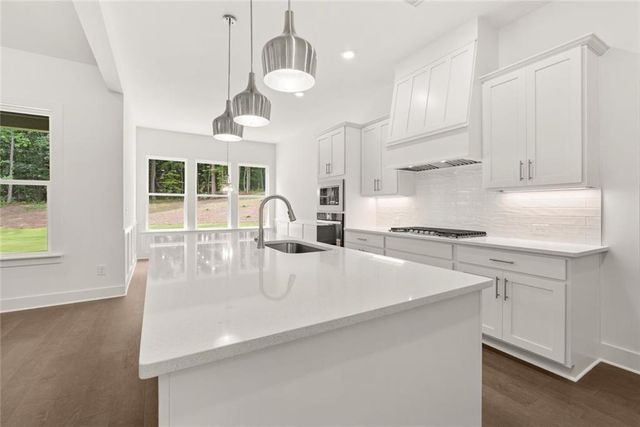 8480 Creekside Overlook Drive, Gainesville, GA 30506