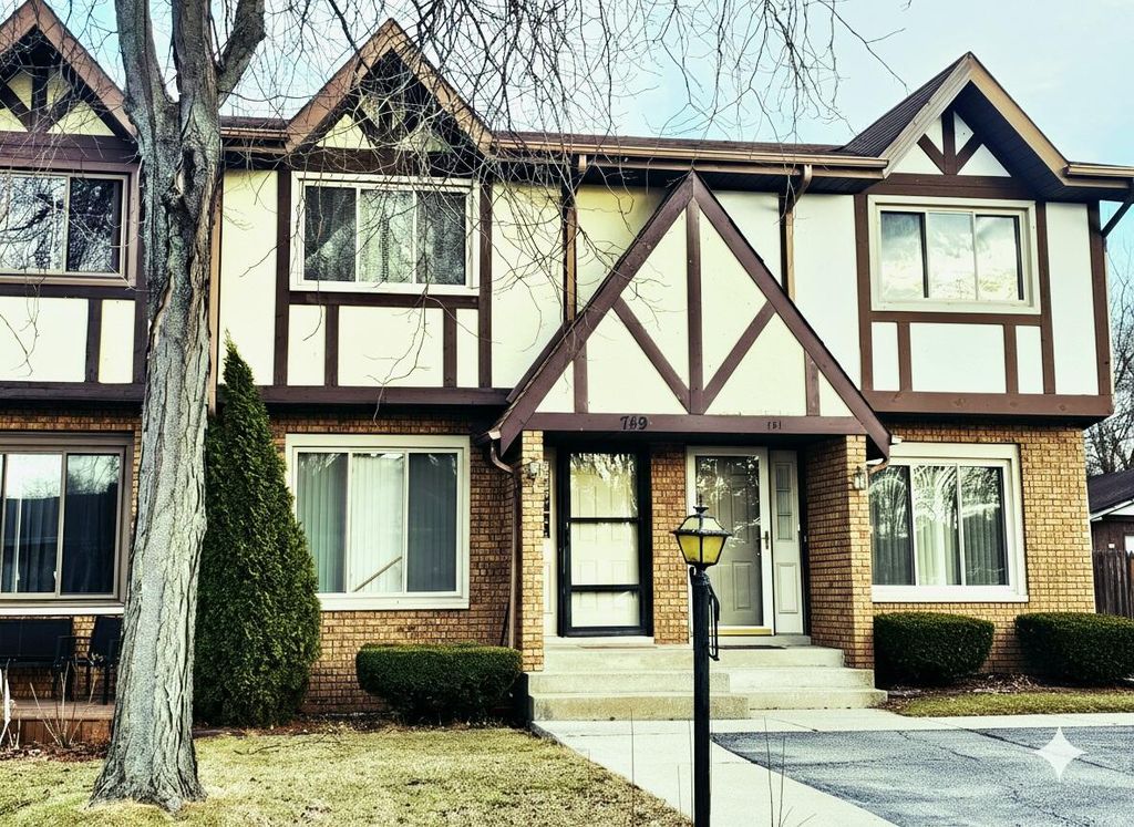 749 Wellington Drive, Dyer, IN 46311