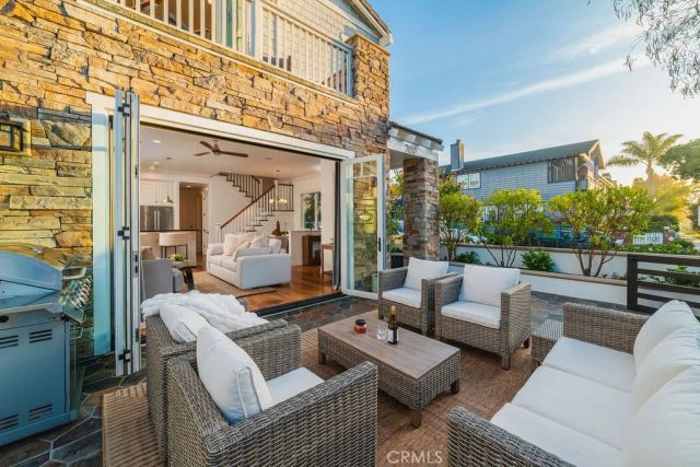 700 Acacia Avenue A, Corona Del Mar, CA 92625