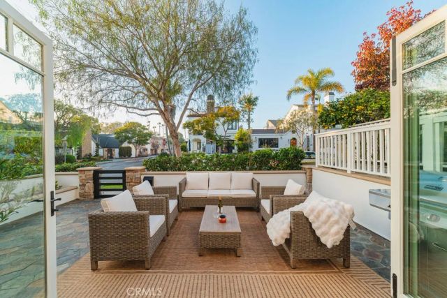 700 Acacia Avenue A, Corona Del Mar, CA 92625