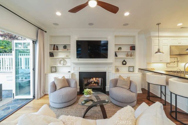 700 Acacia Avenue A, Corona Del Mar, CA 92625