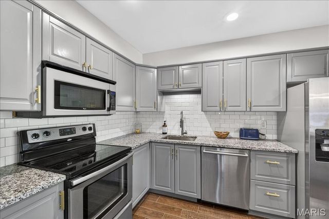 8030 Pershing Avenue, St Louis, MO 63105