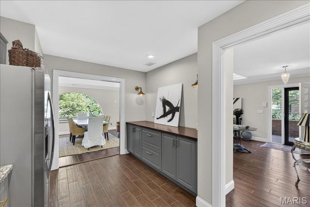 8030 Pershing Avenue, St Louis, MO 63105