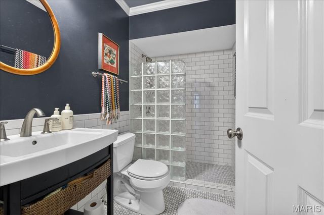 8030 Pershing Avenue, St Louis, MO 63105