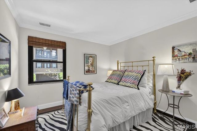 8030 Pershing Avenue, St Louis, MO 63105
