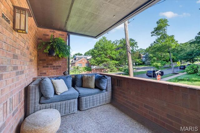 8030 Pershing Avenue, St Louis, MO 63105