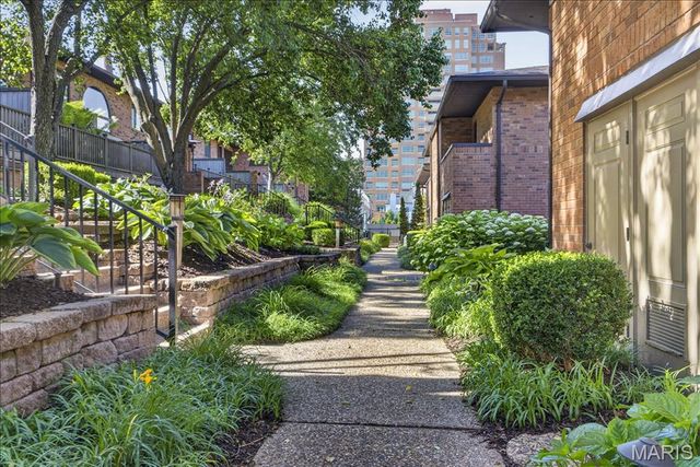 8030 Pershing Avenue, St Louis, MO 63105