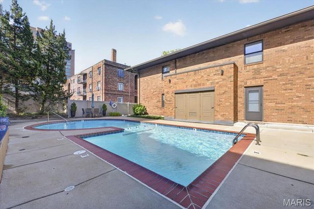 8030 Pershing Avenue, St Louis, MO 63105