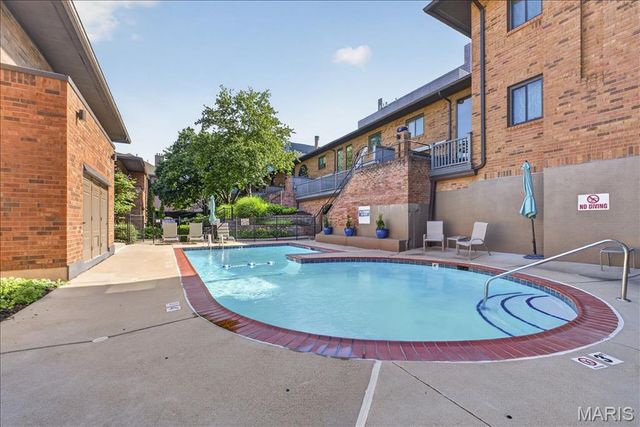8030 Pershing Avenue, St Louis, MO 63105