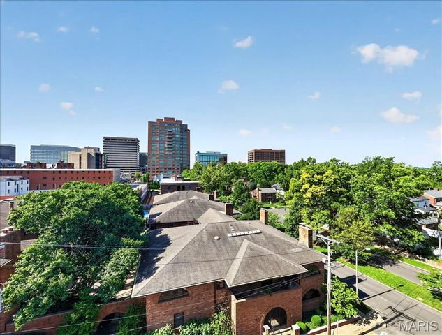 8030 Pershing Avenue, St Louis, MO 63105