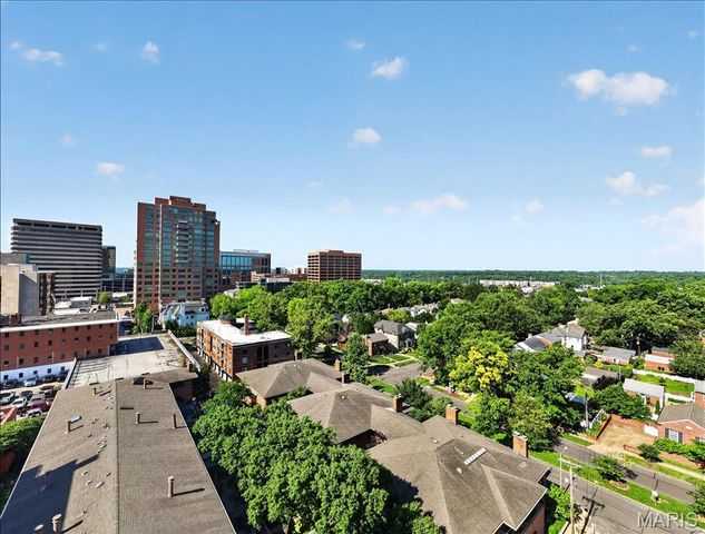 8030 Pershing Avenue, St Louis, MO 63105