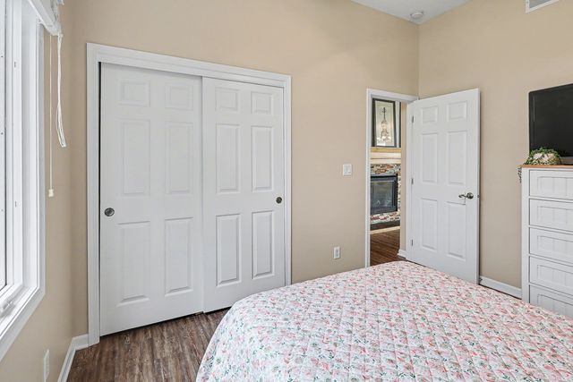 5900 Century Way E, Johnston, IA 50131