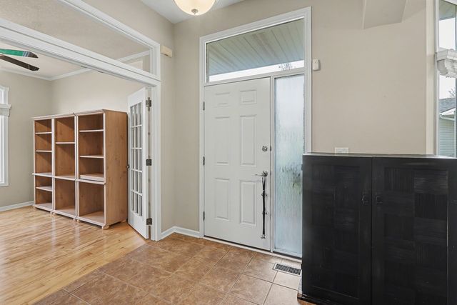 5900 Century Way E, Johnston, IA 50131