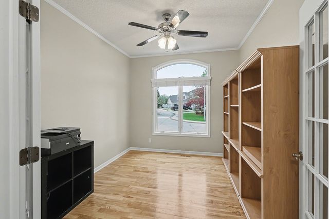 5900 Century Way E, Johnston, IA 50131