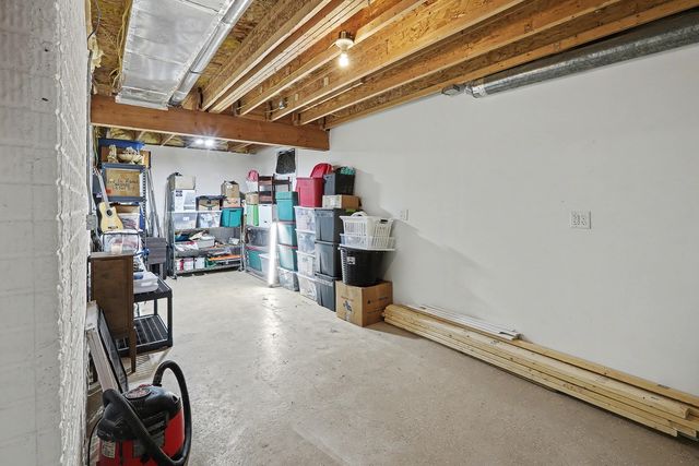 5900 Century Way E, Johnston, IA 50131