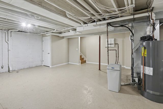 5900 Century Way E, Johnston, IA 50131