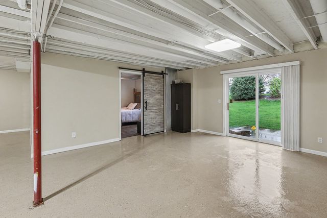 5900 Century Way E, Johnston, IA 50131