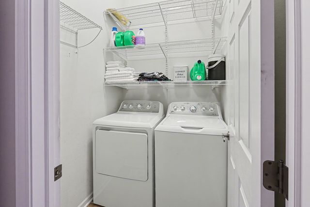 5900 Century Way E, Johnston, IA 50131